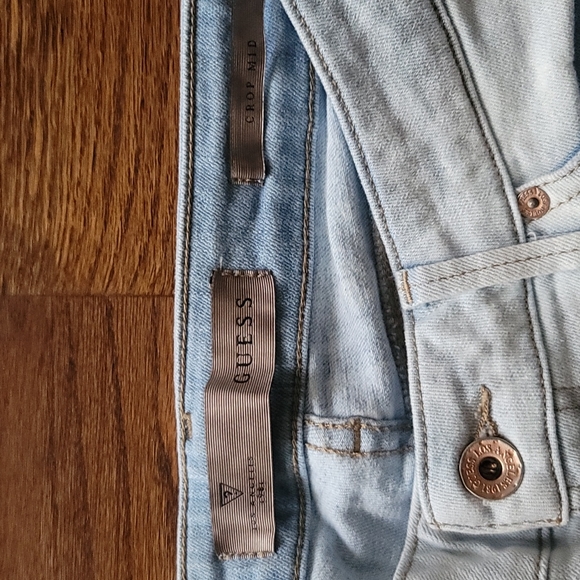 Guess light washed capris - Picture 4 of 8